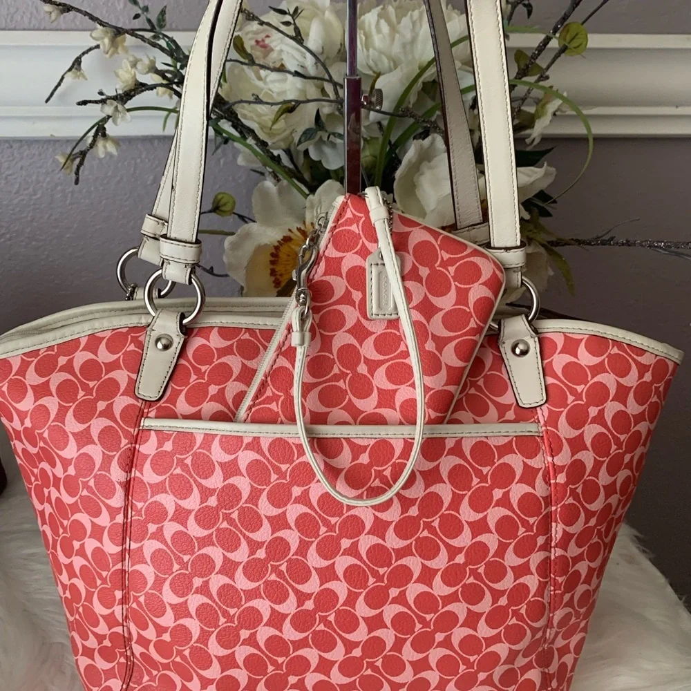 Coach Chelsea Signature Leah Tote Bag